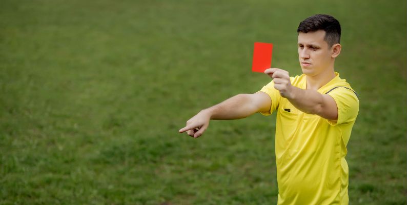 Đừng cược chỉ vì cảm giác – hãy dựa trên cách tính kèo thẻ phạt.